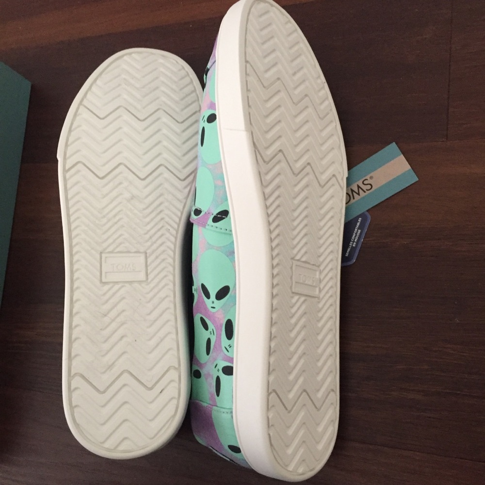 Toms Glow In The Dark Alien Slip On Shoes NIB - Picture 7 of 9